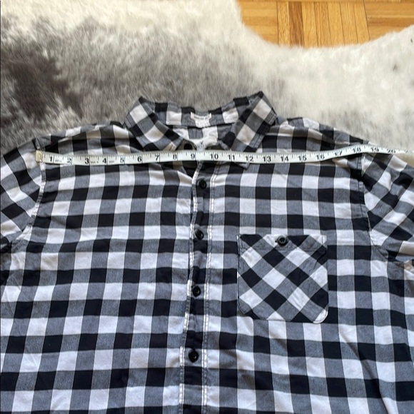 Men's Black and White Checkered Shirt - Picture 9 of 11